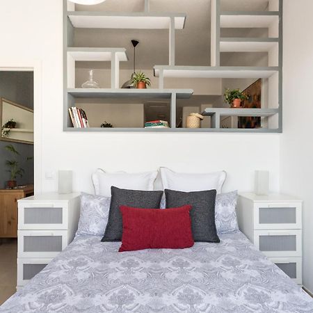 Center'S Heart Apartment Sevilla Bagian luar foto